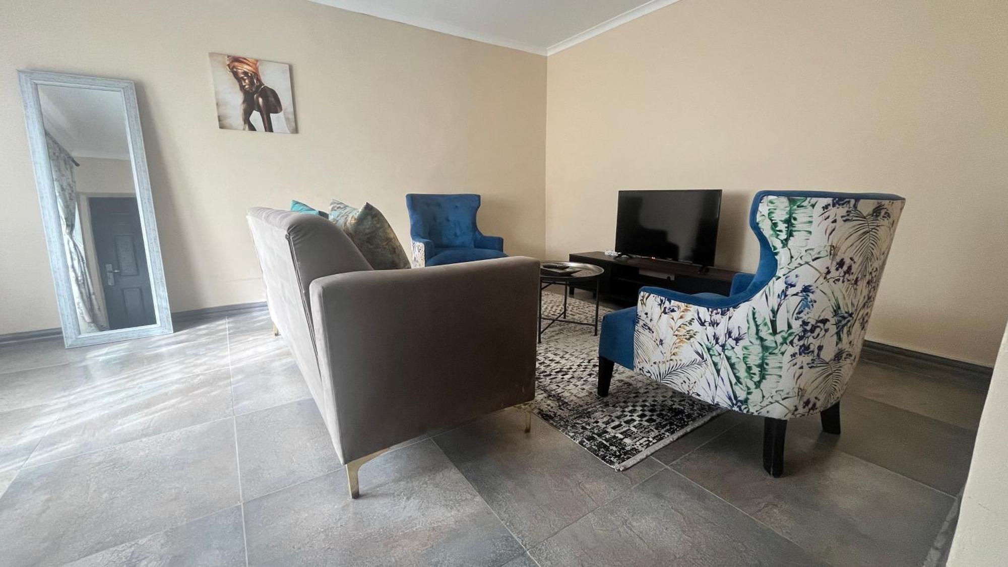 Stylish Self Catering Unit In Maseru Cbd Экстерьер фото