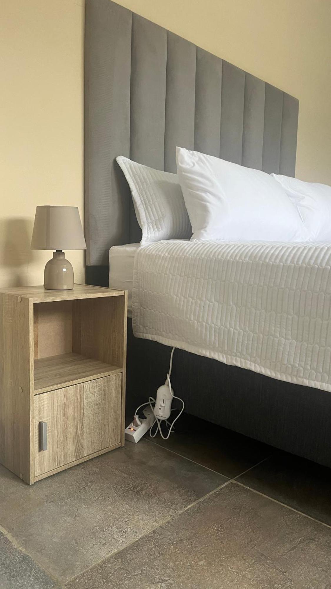 Stylish Self Catering Unit In Maseru Cbd Экстерьер фото