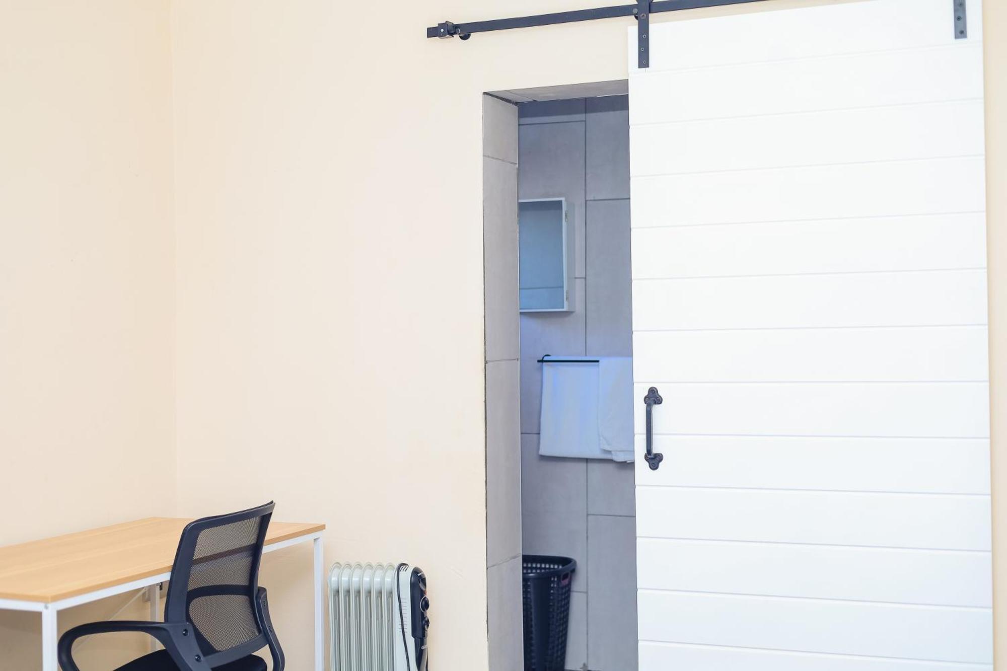 Stylish Self Catering Unit In Maseru Cbd Экстерьер фото